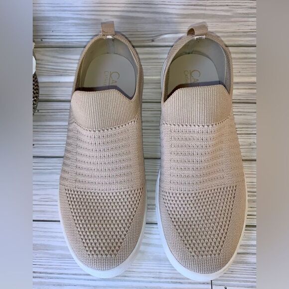 Catherine Malandrino Tan Reanie Low Knit Sneakers S:6 - Picture 10 of 10